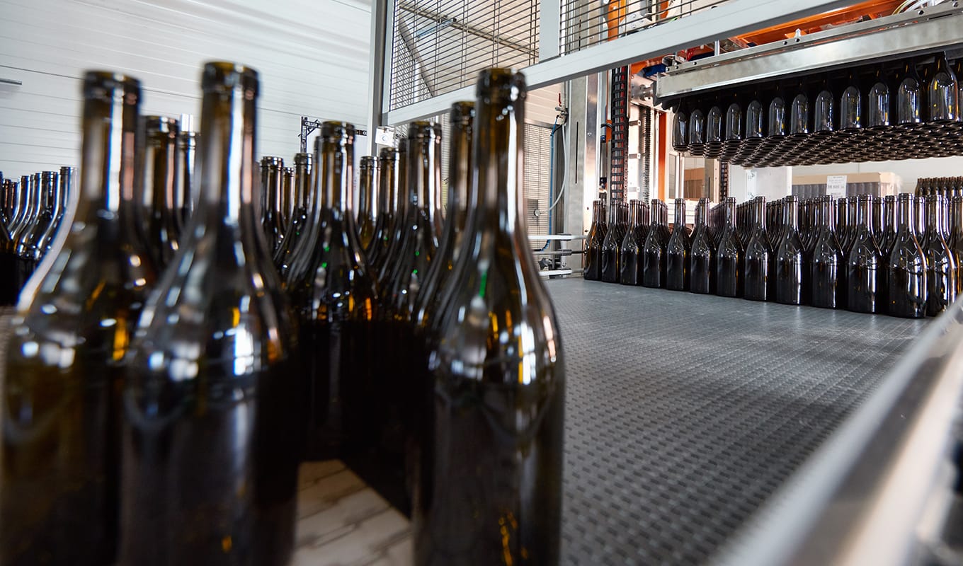 Implementation of 20000 hl of supplementary vats following the merger with the Vignerons of Saint-Gervais. The same year, the Cellier des Chartreux invests  in a brand new bottling lines entirely automated.